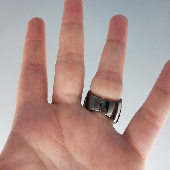 Gunmetal Rhinestone Stretchback Ring - Picture 3 of 9